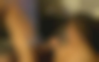 Trio hard pour un couple torride pendant que Laure se fait sodomiser dans la piéce d'à coté