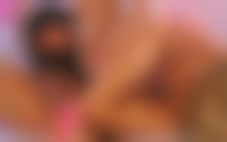 Orgie sulfureuse dans un club de strip-tease avec Anissa Kate