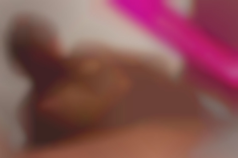 Exclusive Club ! Emy Russo - Striptease during a shooting