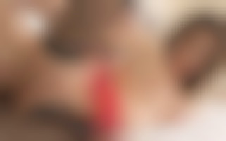 Cara, orgasme en lingerie fine