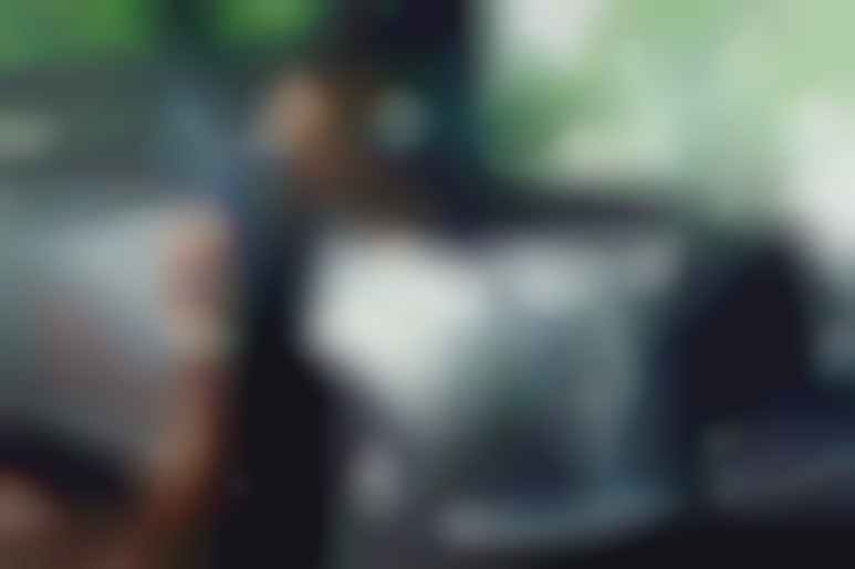 The bourgeoise Mathilde fucked on the hood