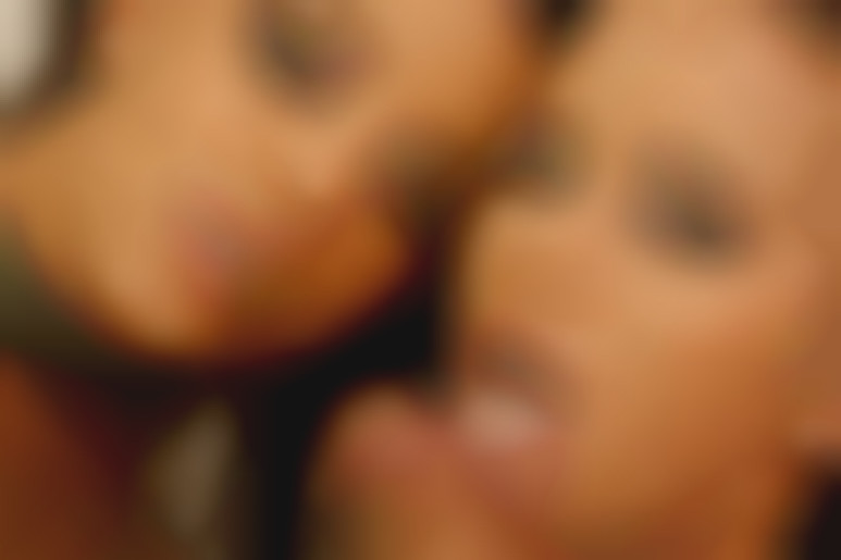 Liza aime prendre par derriere