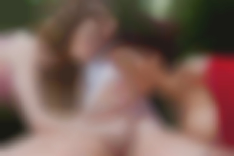 La cougar Emma Leigh initie Misha Cross au sexe hard