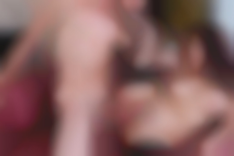 She suck & fuck her photographer