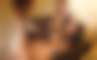 Zwei Pornostars, ein Mann