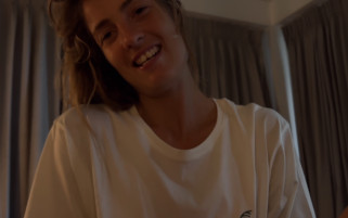 Lola führt das Spiel