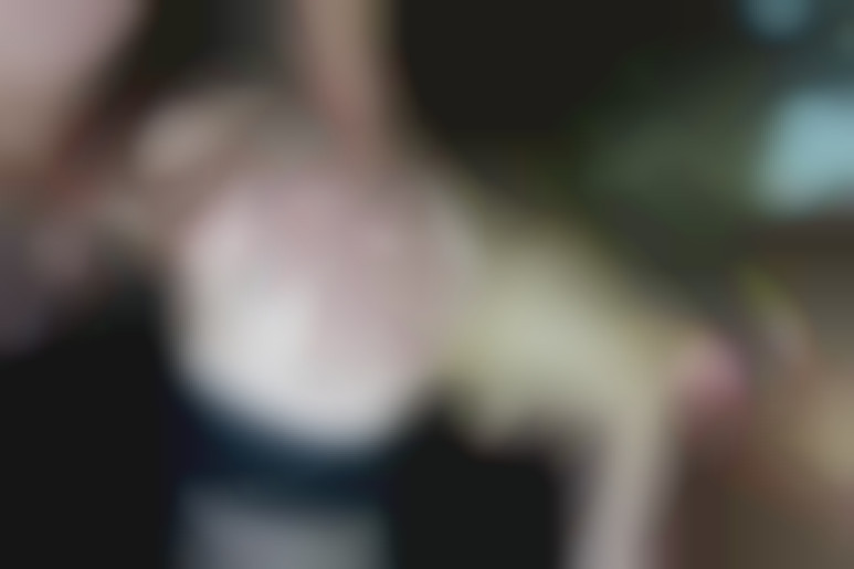 Der Ehemann überrascht seine Frau und verdoppelt ihr Vergnügen