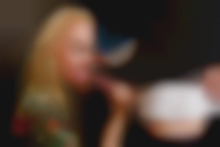 Carla Cox make a blowbob to the restaurant waiter