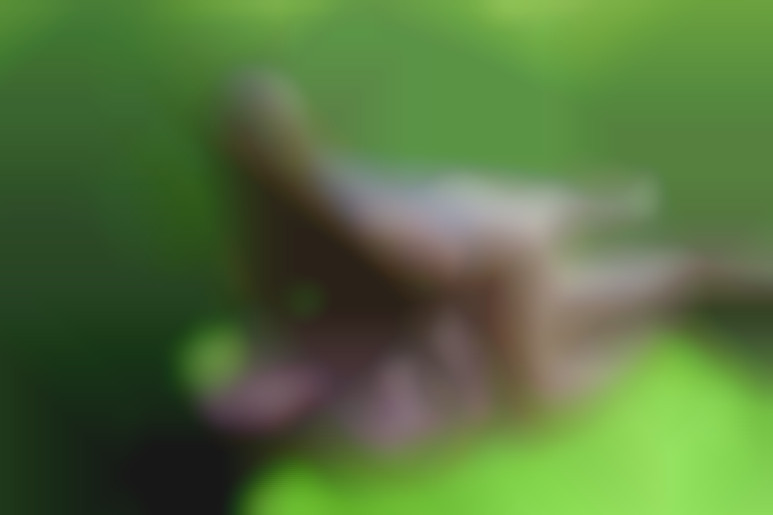 Verbundenen Augen im Garten mit der MILF Soja World