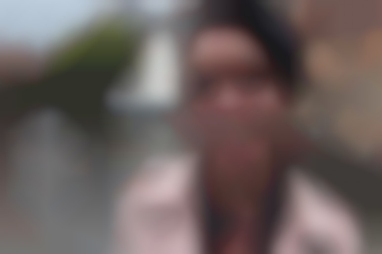 La jolie touriste anglaise reçoit un accueil très chaleureux