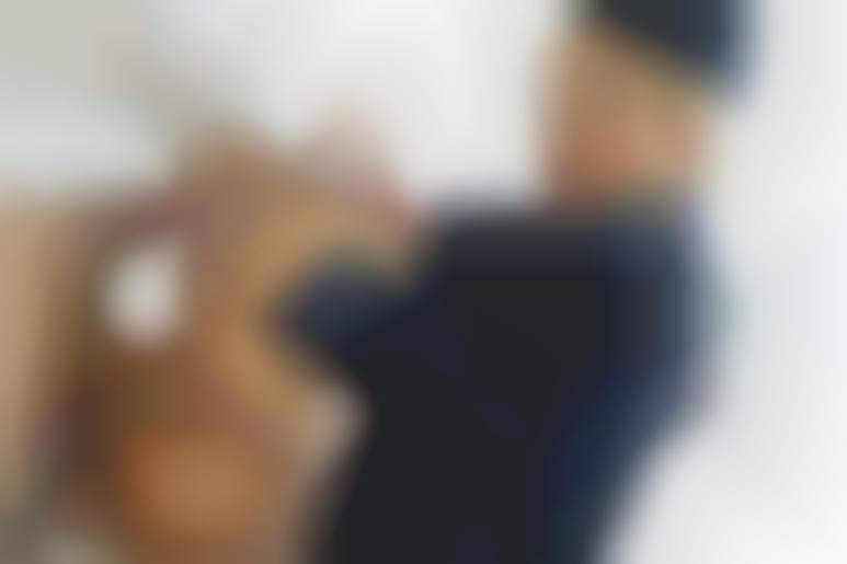 Between 2 flights, Lola gets fucked