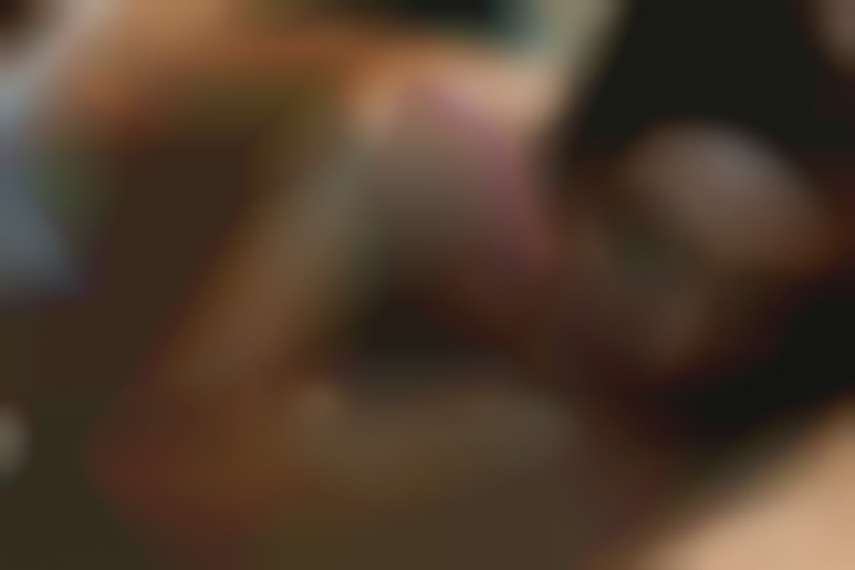 Baise hard avec une brune très chaude dans une fête étudiante