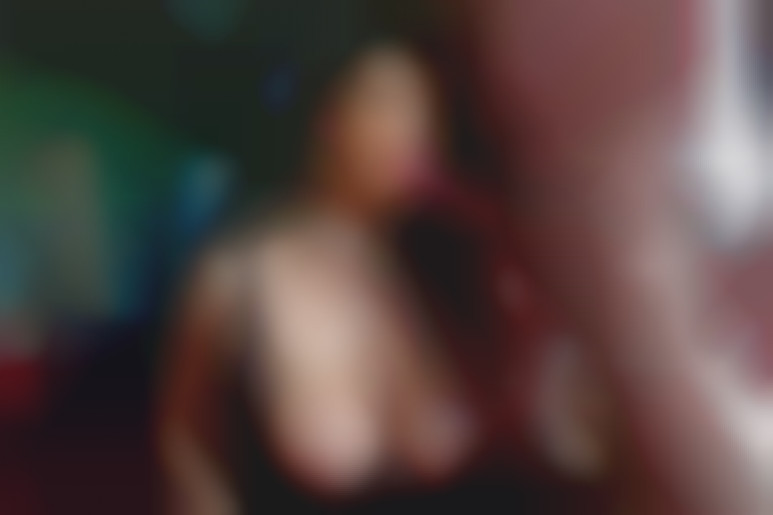 Sexy Suzy, die verführerische und dominante MILF