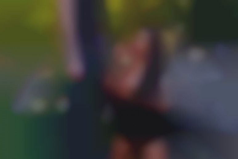 La MILF Caro LPB dans le jardin