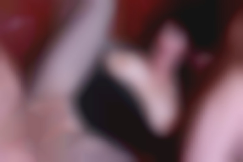 Gangbang avec la voluptueuse Alexis Fox