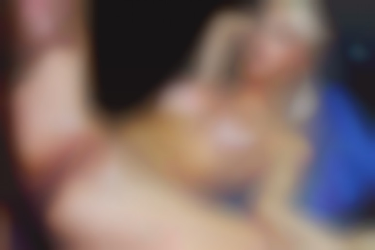 Chloé Lacourt, 100% anal in a garage