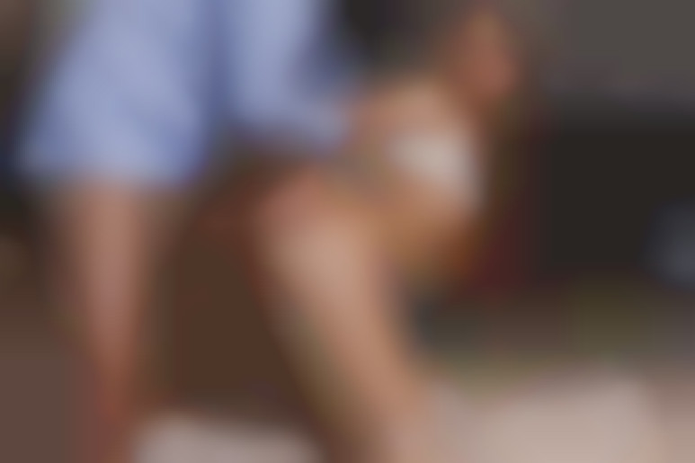 Baise au dortoir avec la belle Blue Angel