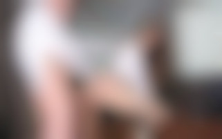 Freche Fotokopie: Die neue Praktikantin hat Spaß im Büro