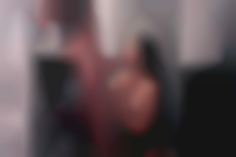 Luna Okko hat Sex in der Küche