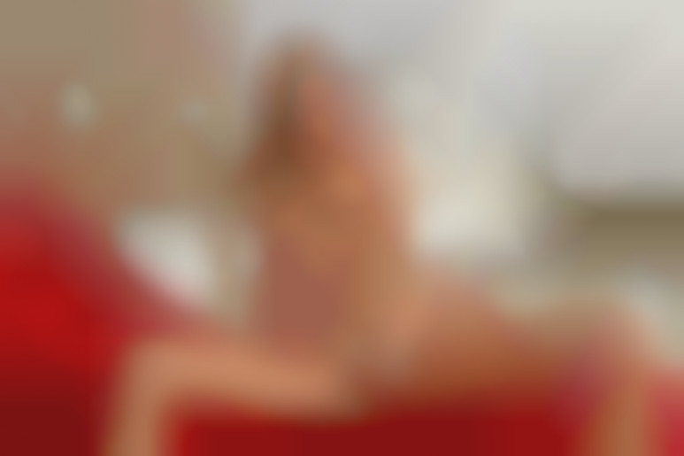 Die schöne Aislin macht sich selbst Vergnügen