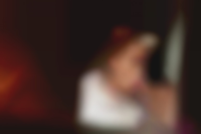 Une fellation aux toilettes avec la jolie Kristina Sweet