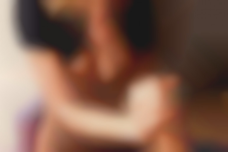 Remote work rendezvous: Leolulu's steamy break