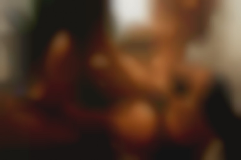 Two gorgeous women devoted entirely to Leo