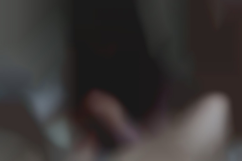 Nach dem Mittagessen mit Freunden möchte Luna ihr Dessert