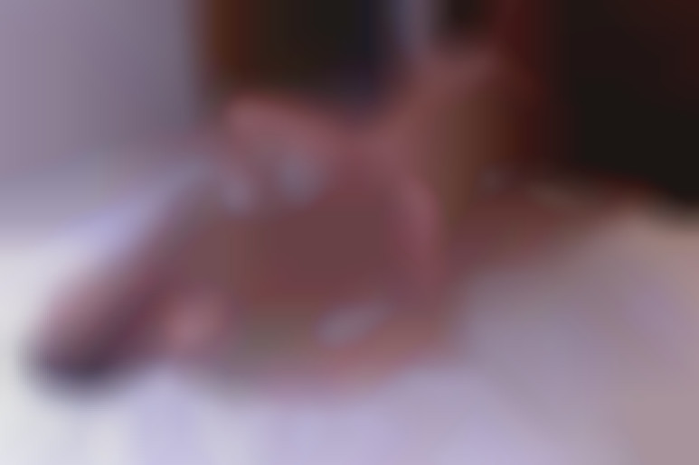 Il la réveille de sa sieste avec du sexe super chaud