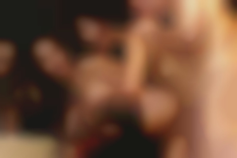 Trio hard aux toilettes avec les gourmandes Cara St Germain & Alexa Tomas