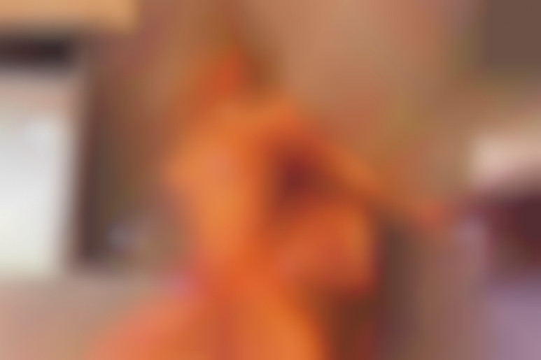 Tiffany Leiddi kommt geil aus der Dusche