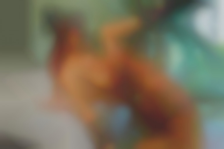 Hardcore-Sex-Session auf der Couch mit analem Ende