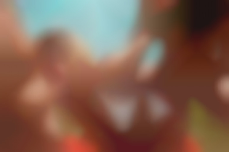 Britanny 43 years old, fucked by two guys at poolside