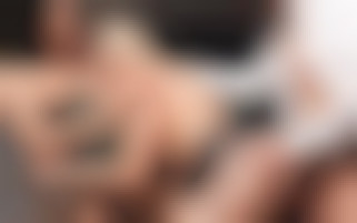 2 femmes très gourmandes à prendre maintenant sur ma voiture