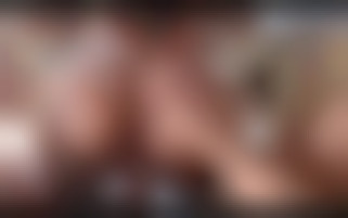Sexe sur le sofa et fellation intense avec Bella Tina