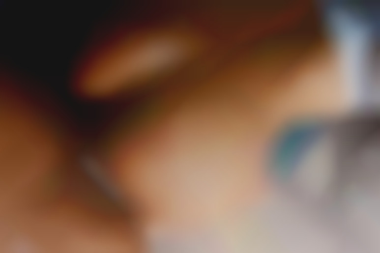 Sexe sur la chaise de bureau avec Bella Tina