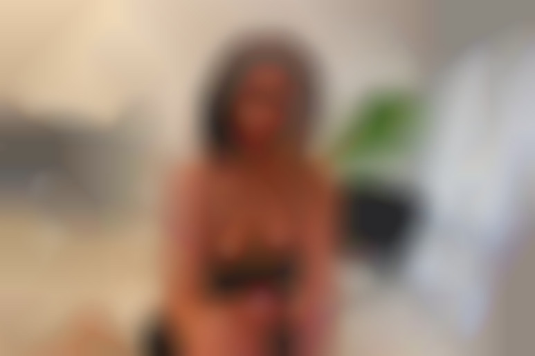 Boob Master, Mary Bambola