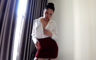 The Strict Girlfriend-Boss