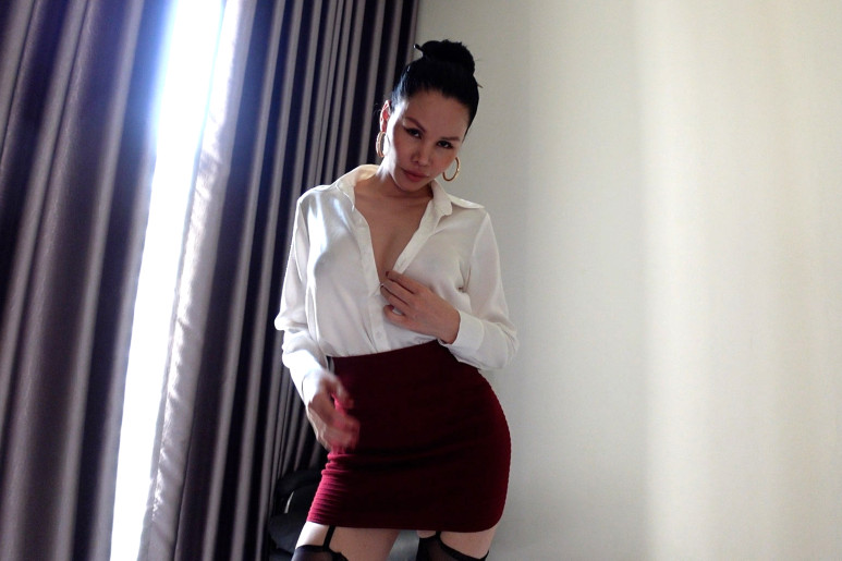 The Strict Girlfriend-Boss
