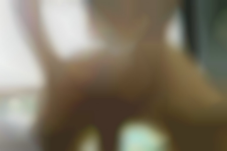 She seduces with her lingerie once again