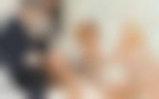 Sa femme lui offre 2 bombes sexuelles