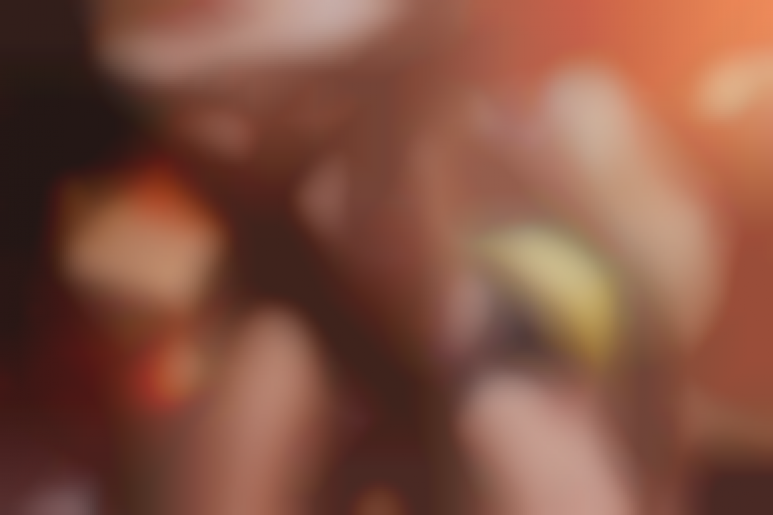 100% anal - Bourgeoise cougar en manque de sexe