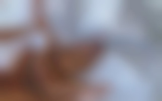 Odyssée du plaisir pour la belle aux cheveux violets