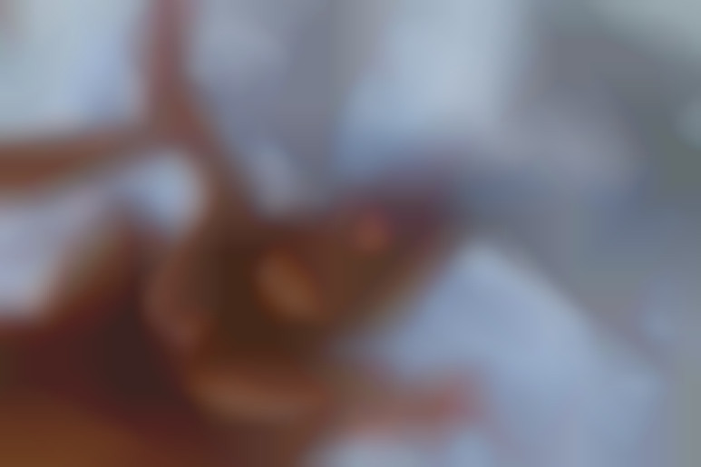 Odyssée du plaisir pour la belle aux cheveux violets