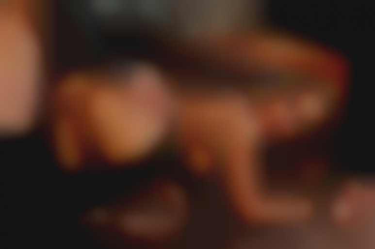 Valentina offers you a chic strip tease before a hard sex party