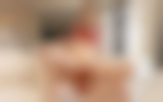 Tentation uniforme : le faible du copain pour sa nouvelle tenue