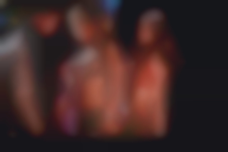 Cassie & Rose Valérie, magic fingers