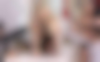 LUXURE - Kimber offerte à 2 hommes par la dominatrice Mya Lorenn