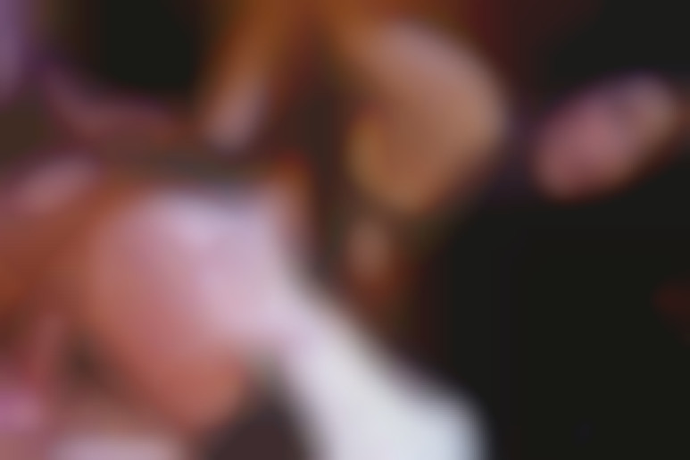 LUXURE - Alexa Tomas se soumet à 2 hommes