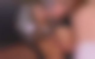 Nikita, sodomisée sur le bureau par le jeune Josh